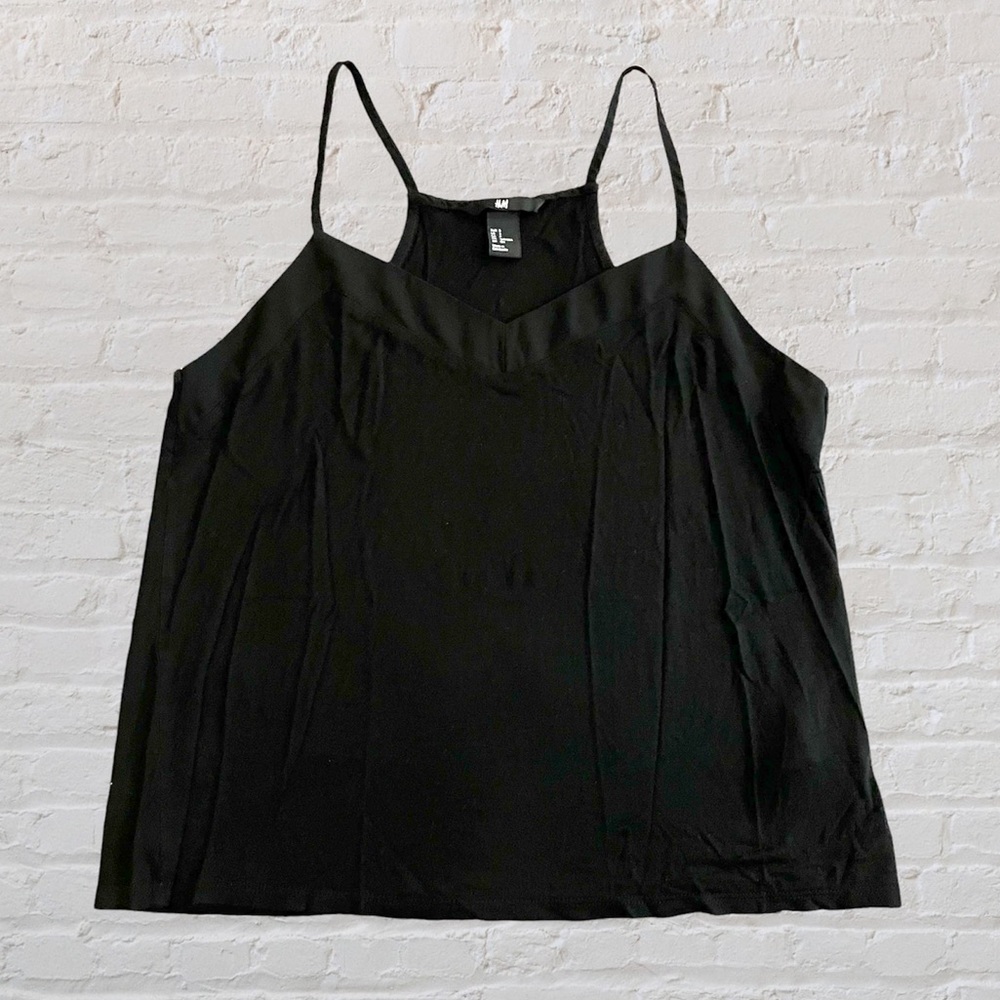 🛍🏙3️⃣ for $1️⃣5️⃣ H&M sweetheart neckline spaghetti strap tank top